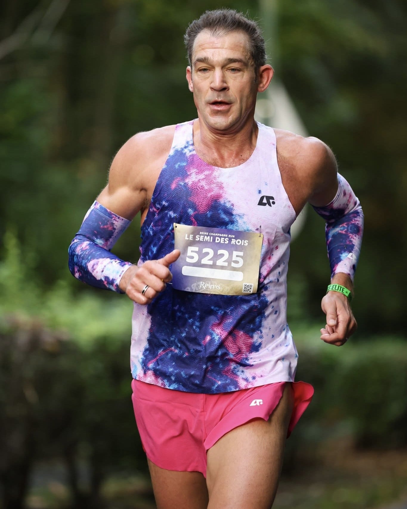 Athlète portant les couleurs Les Athlètes Français lors du Reims Champagne Run 2026
