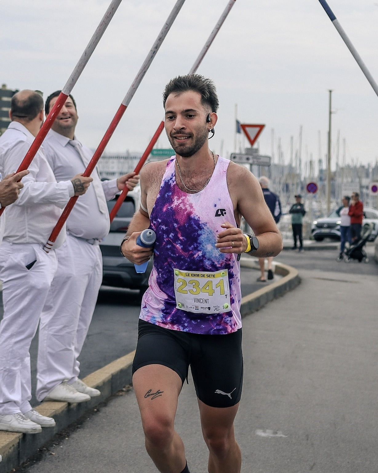 Athlète portant les couleurs Les Athlètes Français lors du Semi-Marathon de Sète 2026